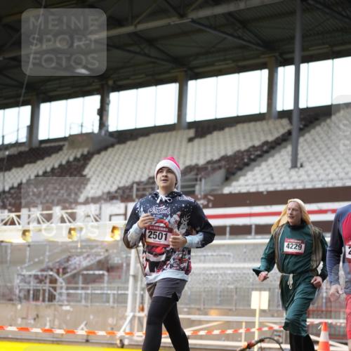 07.12.2025 - St. Pauli X-Mass-Run No. 15 Patografie http://msf.ph/oto/9392085 07.12.2025 10:48:05 Ziel 472, 876, 1195, 2028, 2146, 2147, 2339, 2501, 3018, 3598, 4229 meine-sportfotos.de