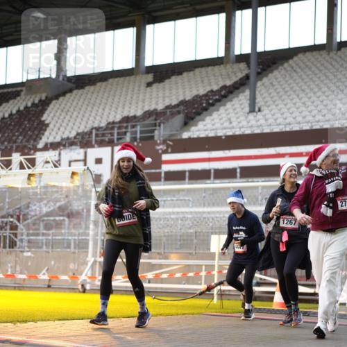 07.12.2025 - St. Pauli X-Mass-Run No. 15 Patografie http://msf.ph/oto/9392098 07.12.2025 10:48:17 Ziel 577, 876, 1195, 1265, 1267, 2028, 2232, 2233, 2235, 2239, 2241, 2339, 2501, 2796, 2797, 2803, 3018, 3598, 4229, 4447, 4598 meine-sportfotos.de