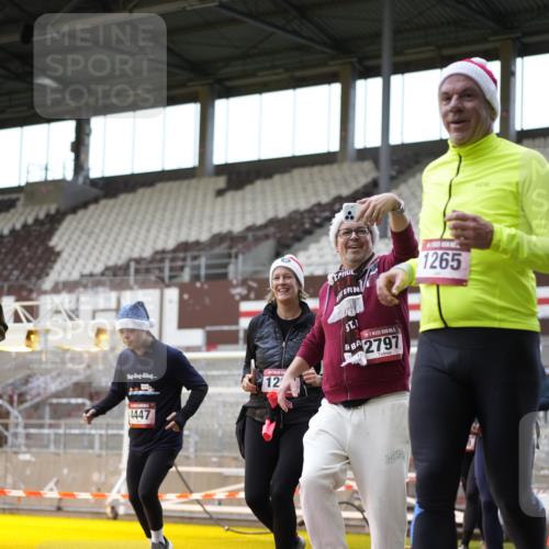07.12.2025 - St. Pauli X-Mass-Run No. 15 Patografie http://msf.ph/oto/9392100 07.12.2025 10:48:18 Ziel 577, 876, 1265, 1267, 2028, 2232, 2233, 2235, 2239, 2241, 2339, 2501, 2796, 2797, 2803, 3018, 3598, 4229, 4447, 4598 meine-sportfotos.de