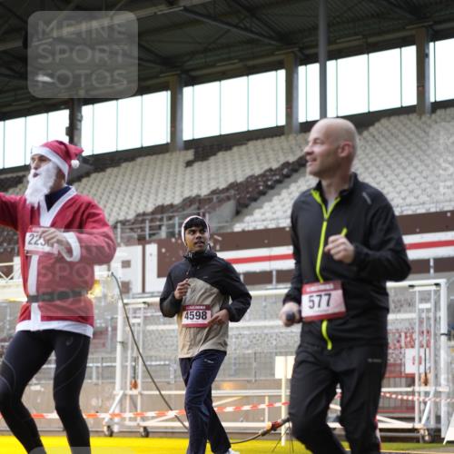 07.12.2025 - St. Pauli X-Mass-Run No. 15 Patografie http://msf.ph/oto/9392109 07.12.2025 10:48:22 Ziel 577, 633, 876, 1265, 1267, 2232, 2233, 2235, 2239, 2241, 2796, 2797, 2803, 4447, 4598 meine-sportfotos.de