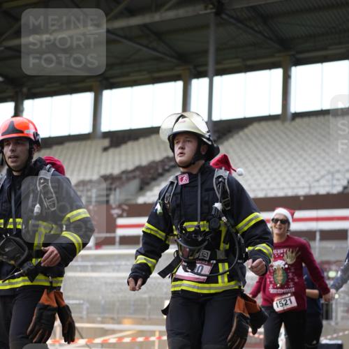 07.12.2025 - St. Pauli X-Mass-Run No. 15 Patografie http://msf.ph/oto/9392114 07.12.2025 10:48:29 Ziel 233, 290, 577, 633, 935, 1009, 1087, 1265, 1267, 1515, 1516, 1517, 1521, 2232, 2233, 2235, 2239, 2241, 2796, 2797, 2803, 3017, 3019, 4447, 4598 meine-sportfotos.de