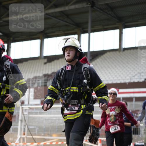 07.12.2025 - St. Pauli X-Mass-Run No. 15 Patografie http://msf.ph/oto/9392115 07.12.2025 10:48:29 Ziel 233, 290, 577, 633, 935, 1009, 1087, 1265, 1267, 1515, 1516, 1517, 1521, 2232, 2233, 2235, 2239, 2241, 2796, 2797, 2803, 3017, 3019, 4447, 4598 meine-sportfotos.de