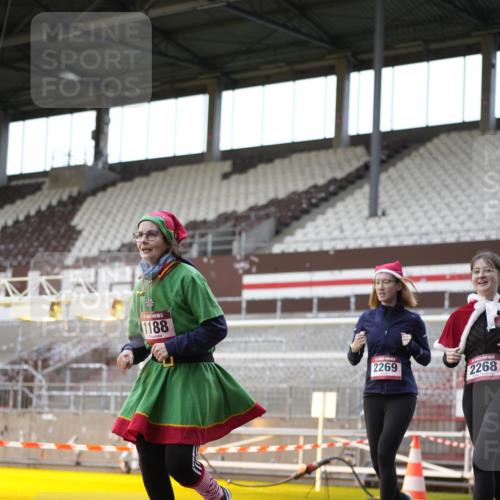 07.12.2025 - St. Pauli X-Mass-Run No. 15 Patografie http://msf.ph/oto/9392134 07.12.2025 10:48:37 Ziel 233, 290, 590, 592, 633, 935, 1009, 1087, 1188, 1189, 1515, 1516, 1517, 1521, 1895, 2268, 2269, 3017, 3019, 3346, 4598 meine-sportfotos.de