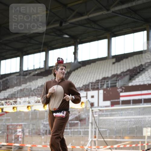 07.12.2025 - St. Pauli X-Mass-Run No. 15 Patografie http://msf.ph/oto/9392149 07.12.2025 10:48:56 Ziel 379, 590, 592, 1019, 1155, 1164, 1166, 2512, 2515, 3369 meine-sportfotos.de