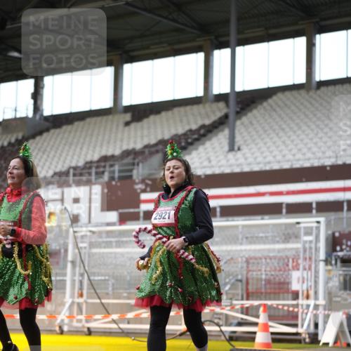 07.12.2025 - St. Pauli X-Mass-Run No. 15 Patografie http://msf.ph/oto/9392161 07.12.2025 10:49:05 Ziel 191, 194, 379, 471, 1019, 1155, 1164, 1166, 1370, 1372, 2921, 2933, 3366, 3369 meine-sportfotos.de