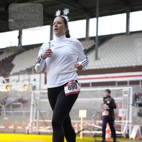07.12.2025 - St. Pauli X-Mass-Run No. 15 Patografie http://msf.ph/oto/9392179 07.12.2025 10:49:22 Ziel 157, 890, 1179, 1273, 1274, 1370, 1372, 1663, 2299, 2301, 2421, 2764, 2765, 3366 meine-sportfotos.de