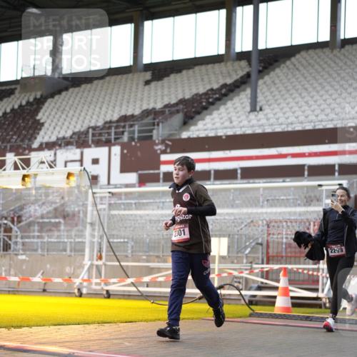 07.12.2025 - St. Pauli X-Mass-Run No. 15 Patografie http://msf.ph/oto/9392181 07.12.2025 10:49:23 Ziel 157, 890, 1179, 1273, 1274, 1372, 1663, 2299, 2301, 2421, 2764, 2765, 3366 meine-sportfotos.de