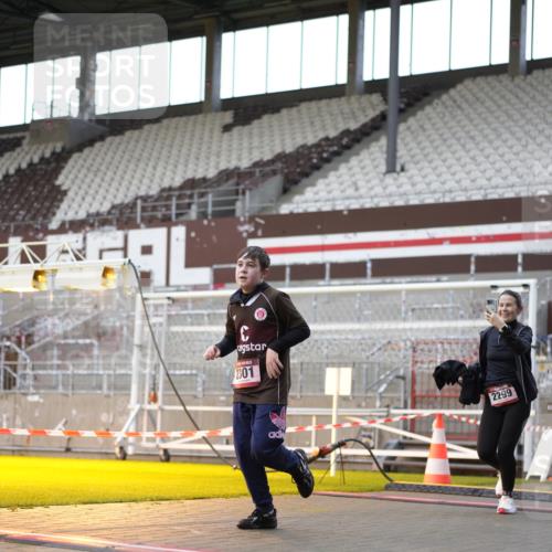07.12.2025 - St. Pauli X-Mass-Run No. 15 Patografie http://msf.ph/oto/9392182 07.12.2025 10:49:23 Ziel 157, 890, 1179, 1273, 1274, 1372, 1663, 2299, 2301, 2421, 2764, 2765, 3366 meine-sportfotos.de