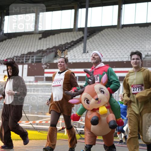07.12.2025 - St. Pauli X-Mass-Run No. 15 Patografie http://msf.ph/oto/9392196 07.12.2025 10:49:40 Ziel 157, 916, 1035, 1179, 1232, 2100, 2201, 2338, 2340, 2341, 2777, 2779, 3380 meine-sportfotos.de