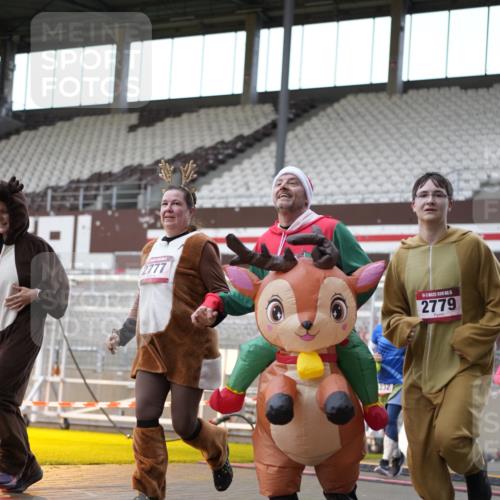 07.12.2025 - St. Pauli X-Mass-Run No. 15 Patografie http://msf.ph/oto/9392197 07.12.2025 10:49:41 Ziel 157, 916, 1035, 1179, 1232, 2100, 2201, 2338, 2340, 2341, 2777, 2779, 3030, 3380 meine-sportfotos.de