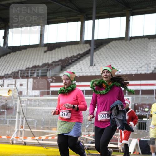07.12.2025 - St. Pauli X-Mass-Run No. 15 Patografie http://msf.ph/oto/9392201 07.12.2025 10:49:43 Ziel 916, 1035, 1232, 2100, 2201, 2338, 2340, 2341, 2777, 2779, 3030, 3380 meine-sportfotos.de