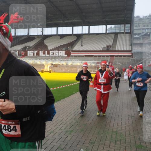 07.12.2025 - St. Pauli X-Mass-Run No. 15 Fabian Wolf http://msf.ph/oto/9392222 07.12.2025 10:09:00 Ziel 19, 390, 786, 789, 947, 1002, 1176, 1461, 1465, 1570, 1575, 1576, 2126, 2521, 3300, 3332, 3335, 3484, 3891, 3904, 3907, 4066, 4067, 4068 meine-sportfotos.de