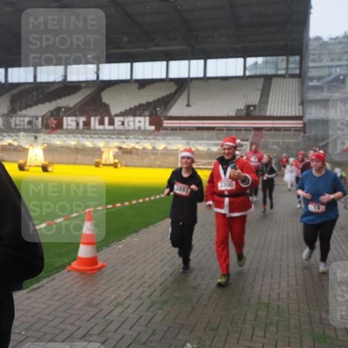 07.12.2025 - St. Pauli X-Mass-Run No. 15 Fabian Wolf http://msf.ph/oto/9392223 07.12.2025 10:09:00 Ziel 19, 390, 786, 789, 947, 1002, 1176, 1461, 1465, 1570, 1575, 1576, 2126, 2521, 3300, 3332, 3335, 3484, 3891, 3904, 3907, 4066, 4067, 4068 meine-sportfotos.de