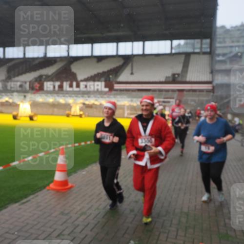 07.12.2025 - St. Pauli X-Mass-Run No. 15 Fabian Wolf http://msf.ph/oto/9392225 07.12.2025 10:09:01 Ziel 19, 390, 786, 789, 1176, 1461, 1465, 1570, 1575, 1576, 2126, 2521, 3300, 3484, 3891, 3904, 3907, 4066, 4067, 4068 meine-sportfotos.de