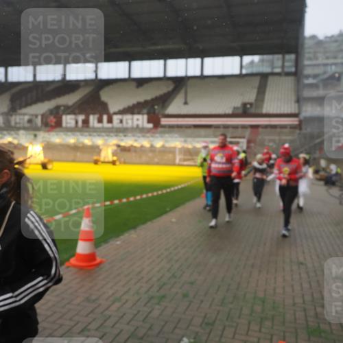 07.12.2025 - St. Pauli X-Mass-Run No. 15 Fabian Wolf http://msf.ph/oto/9392238 07.12.2025 10:09:04 Ziel 19, 786, 1176, 1461, 1465, 1570, 1575, 1576, 2126, 3300, 3484, 3891, 3904, 3907, 4066, 4067, 4068, 4113, 4666 meine-sportfotos.de