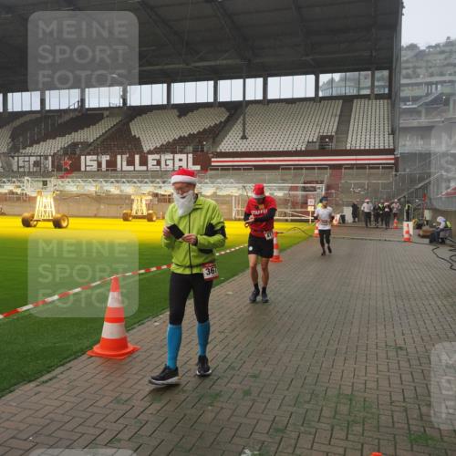 07.12.2025 - St. Pauli X-Mass-Run No. 15 Fabian Wolf http://msf.ph/oto/9392257 07.12.2025 10:09:09 Ziel 19, 1461, 1465, 1570, 1575, 1576, 2126, 3300, 3891, 4066, 4067, 4068, 4113, 4666 meine-sportfotos.de