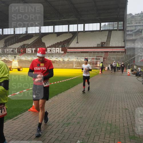 07.12.2025 - St. Pauli X-Mass-Run No. 15 Fabian Wolf http://msf.ph/oto/9392264 07.12.2025 10:09:12 Ziel 881, 896, 960, 1461, 1465, 1570, 1575, 1576, 2126, 3300, 3891, 4066, 4067, 4068, 4113, 4666 meine-sportfotos.de