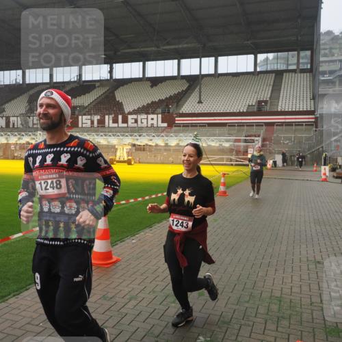 07.12.2025 - St. Pauli X-Mass-Run No. 15 Fabian Wolf http://msf.ph/oto/9392313 07.12.2025 10:09:30 Ziel 800, 881, 896, 899, 960, 1243, 1248, 1718, 3493, 3756 meine-sportfotos.de