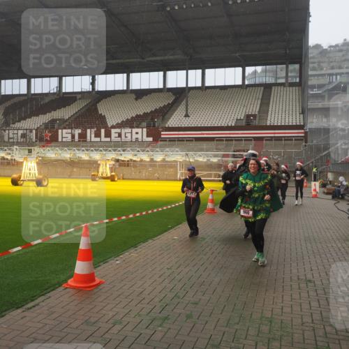 07.12.2025 - St. Pauli X-Mass-Run No. 15 Fabian Wolf http://msf.ph/oto/9392346 07.12.2025 10:09:57 Ziel 989, 1026, 1256, 1257, 1678, 2502, 2504, 2560, 3245, 3246, 3410, 3411 meine-sportfotos.de