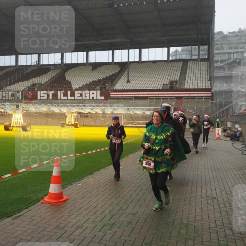 07.12.2025 - St. Pauli X-Mass-Run No. 15 Fabian Wolf http://msf.ph/oto/9392348 07.12.2025 10:09:58 Ziel 989, 1026, 1256, 1257, 1678, 2502, 2504, 2560, 3245, 3246, 3410, 3411 meine-sportfotos.de