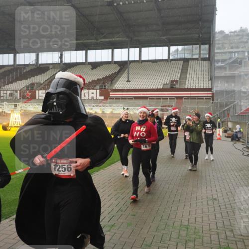 07.12.2025 - St. Pauli X-Mass-Run No. 15 Fabian Wolf http://msf.ph/oto/9392358 07.12.2025 10:10:00 Ziel 989, 1026, 1256, 1257, 1678, 1732, 2502, 2504, 2560, 3245, 3246, 3410, 3411 meine-sportfotos.de