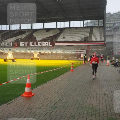 07.12.2025 - St. Pauli X-Mass-Run No. 15 Fabian Wolf http://msf.ph/oto/9392378 07.12.2025 10:10:09 Ziel 962, 1256, 1257, 1399, 1678, 1732, 2502, 2504, 2560, 3245, 3246, 3410, 3411, 4358, 4507 meine-sportfotos.de