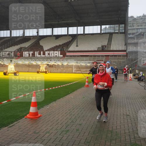 07.12.2025 - St. Pauli X-Mass-Run No. 15 Fabian Wolf http://msf.ph/oto/9392386 07.12.2025 10:10:11 Ziel 962, 1399, 1732, 2502, 2504, 2560, 3245, 3246, 3410, 3411, 4358, 4507 meine-sportfotos.de