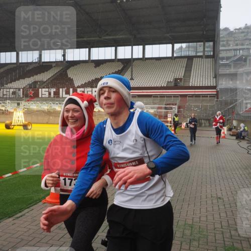 07.12.2025 - St. Pauli X-Mass-Run No. 15 Fabian Wolf http://msf.ph/oto/9392392 07.12.2025 10:10:12 Ziel 962, 1399, 1732, 3245, 3246, 3410, 3411, 4358, 4507 meine-sportfotos.de