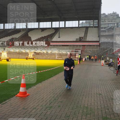 07.12.2025 - St. Pauli X-Mass-Run No. 15 Fabian Wolf http://msf.ph/oto/9392396 07.12.2025 10:10:16 Ziel 962, 1399, 1732, 4358, 4507 meine-sportfotos.de