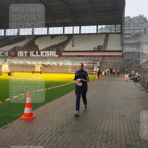 07.12.2025 - St. Pauli X-Mass-Run No. 15 Fabian Wolf http://msf.ph/oto/9392397 07.12.2025 10:10:16 Ziel 962, 1399, 1732, 4358, 4507 meine-sportfotos.de