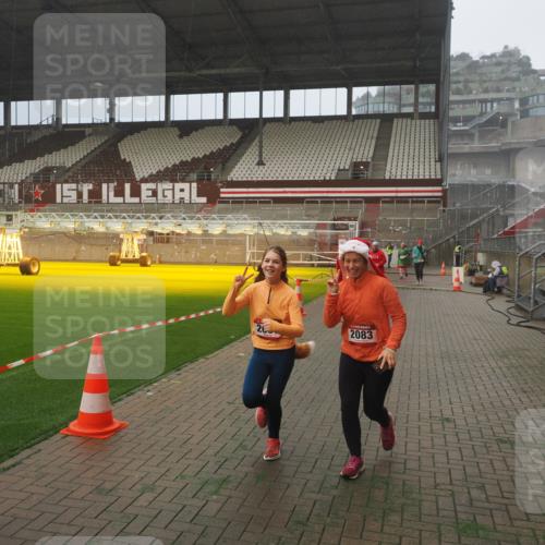 07.12.2025 - St. Pauli X-Mass-Run No. 15 Fabian Wolf http://msf.ph/oto/9392405 07.12.2025 10:10:26 Ziel 550, 962, 1399, 1571, 2083, 2087, 4358, 4507 meine-sportfotos.de