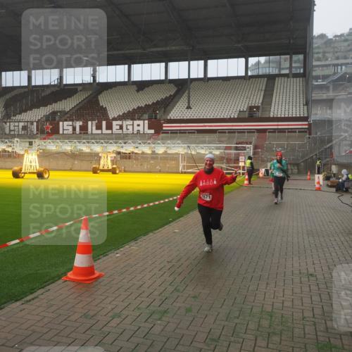 07.12.2025 - St. Pauli X-Mass-Run No. 15 Fabian Wolf http://msf.ph/oto/9392410 07.12.2025 10:10:30 Ziel 550, 964, 1571, 2083, 2087 meine-sportfotos.de