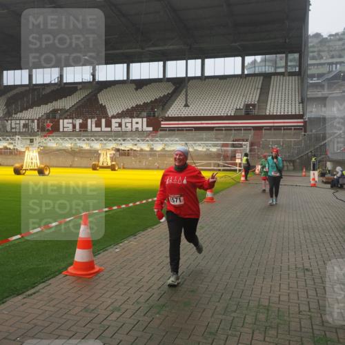 07.12.2025 - St. Pauli X-Mass-Run No. 15 Fabian Wolf http://msf.ph/oto/9392413 07.12.2025 10:10:31 Ziel 550, 964, 1571, 2083, 2087 meine-sportfotos.de
