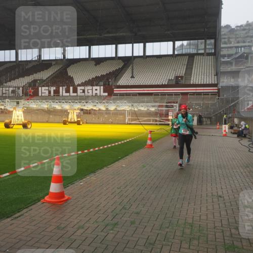 07.12.2025 - St. Pauli X-Mass-Run No. 15 Fabian Wolf http://msf.ph/oto/9392419 07.12.2025 10:10:32 Ziel 550, 964, 1571, 2083, 2087 meine-sportfotos.de