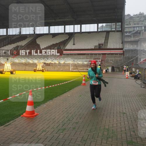 07.12.2025 - St. Pauli X-Mass-Run No. 15 Fabian Wolf http://msf.ph/oto/9392422 07.12.2025 10:10:33 Ziel 550, 964, 1571, 2083, 2087 meine-sportfotos.de