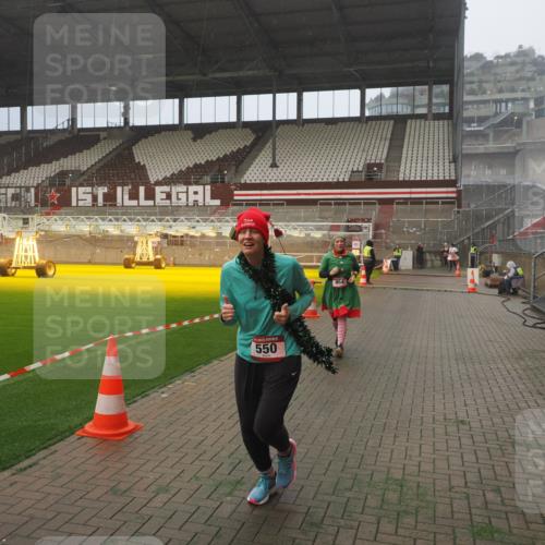 07.12.2025 - St. Pauli X-Mass-Run No. 15 Fabian Wolf http://msf.ph/oto/9392426 07.12.2025 10:10:34 Ziel 550, 964, 1571, 2083, 2087 meine-sportfotos.de