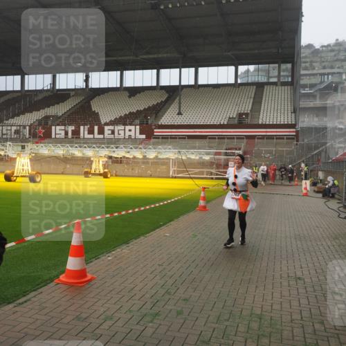 07.12.2025 - St. Pauli X-Mass-Run No. 15 Fabian Wolf http://msf.ph/oto/9392450 07.12.2025 10:10:47 Ziel 964, 1768, 4885 meine-sportfotos.de