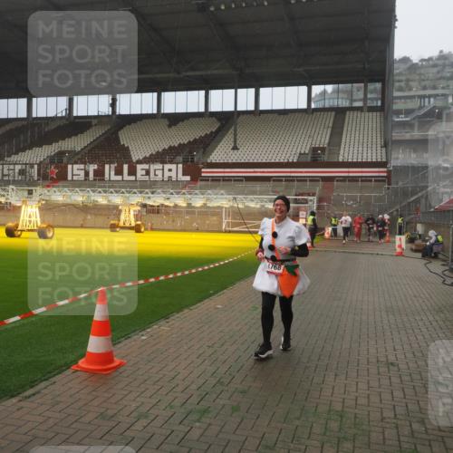 07.12.2025 - St. Pauli X-Mass-Run No. 15 Fabian Wolf http://msf.ph/oto/9392454 07.12.2025 10:10:48 Ziel 1426, 1768, 4885 meine-sportfotos.de