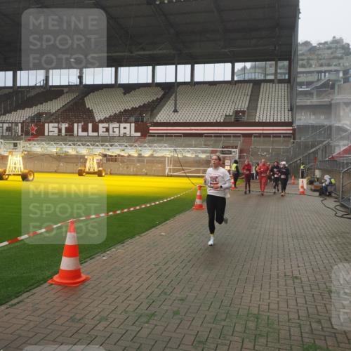 07.12.2025 - St. Pauli X-Mass-Run No. 15 Fabian Wolf http://msf.ph/oto/9392466 07.12.2025 10:10:53 Ziel 57, 979, 983, 1148, 1149, 1150, 1426, 1768, 2530, 4885 meine-sportfotos.de