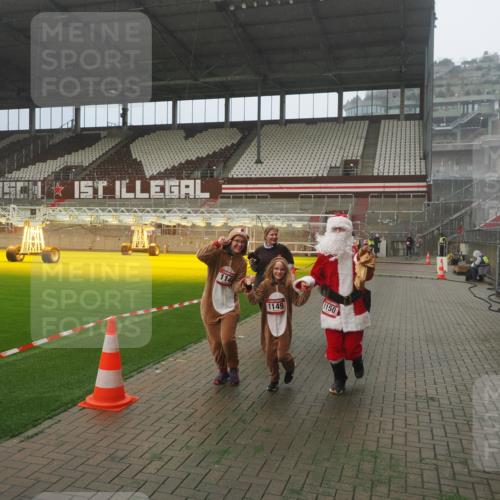 07.12.2025 - St. Pauli X-Mass-Run No. 15 Fabian Wolf http://msf.ph/oto/9392505 07.12.2025 10:11:03 Ziel 57, 979, 983, 1148, 1149, 1150, 1426, 1929, 1935, 2530 meine-sportfotos.de