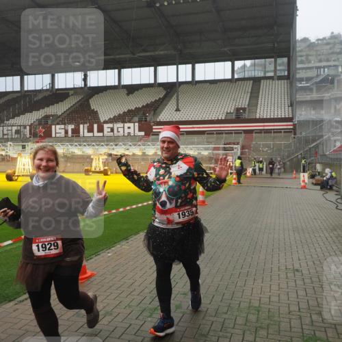 07.12.2025 - St. Pauli X-Mass-Run No. 15 Fabian Wolf http://msf.ph/oto/9392516 07.12.2025 10:11:06 Ziel 57, 979, 983, 1148, 1149, 1150, 1426, 1929, 1935, 2530 meine-sportfotos.de