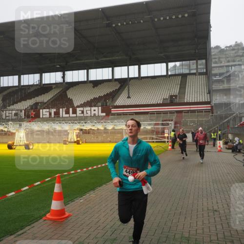 07.12.2025 - St. Pauli X-Mass-Run No. 15 Fabian Wolf http://msf.ph/oto/9392537 07.12.2025 10:11:20 Ziel 1969, 3354, 3815, 4499, 4525, 4659, 4661 meine-sportfotos.de