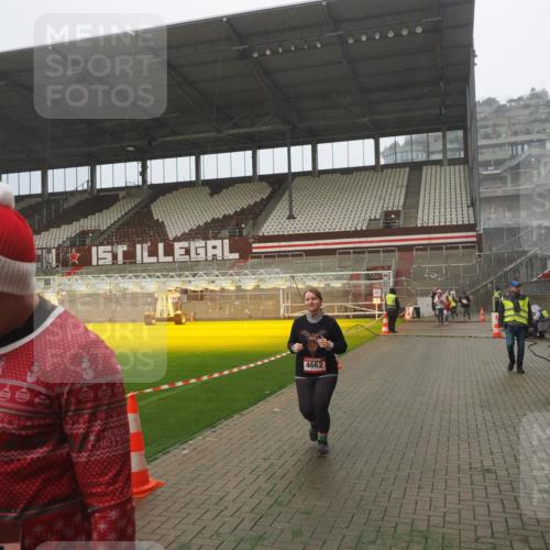07.12.2025 - St. Pauli X-Mass-Run No. 15 Fabian Wolf http://msf.ph/oto/9392565 07.12.2025 10:11:31 Ziel 1969, 3354, 4499, 4525, 4659, 4661, 4662 meine-sportfotos.de