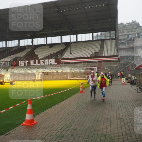 07.12.2025 - St. Pauli X-Mass-Run No. 15 Fabian Wolf http://msf.ph/oto/9392576 07.12.2025 10:11:37 Ziel 670, 2909, 3085, 3909, 4659, 4661, 4662 meine-sportfotos.de