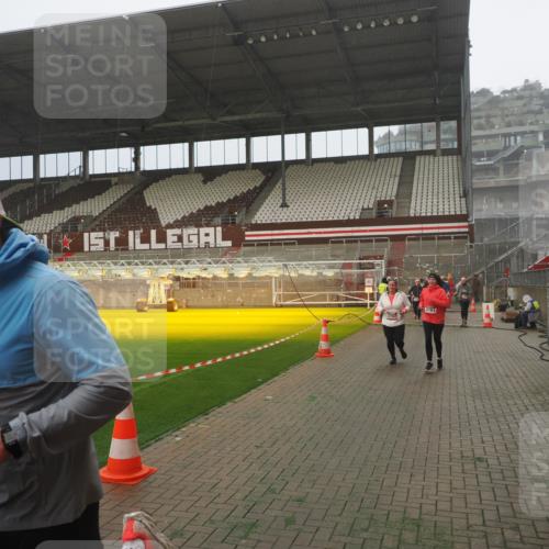 07.12.2025 - St. Pauli X-Mass-Run No. 15 Fabian Wolf http://msf.ph/oto/9392616 07.12.2025 10:11:50 Ziel 670, 1687, 1688, 2906, 2909, 3085, 3761, 3767, 3909, 3932, 3935 meine-sportfotos.de