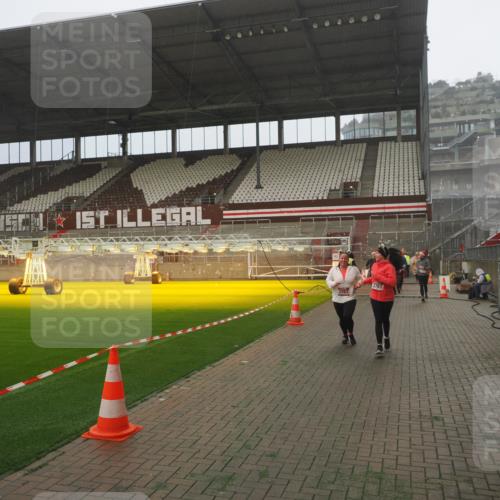 07.12.2025 - St. Pauli X-Mass-Run No. 15 Fabian Wolf http://msf.ph/oto/9392620 07.12.2025 10:11:50 Ziel 670, 1687, 1688, 2906, 2909, 3085, 3761, 3767, 3909, 3932, 3935 meine-sportfotos.de