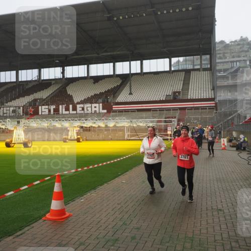 07.12.2025 - St. Pauli X-Mass-Run No. 15 Fabian Wolf http://msf.ph/oto/9392622 07.12.2025 10:11:52 Ziel 670, 1687, 1688, 2906, 2909, 3085, 3761, 3767, 3909, 3932, 3935 meine-sportfotos.de