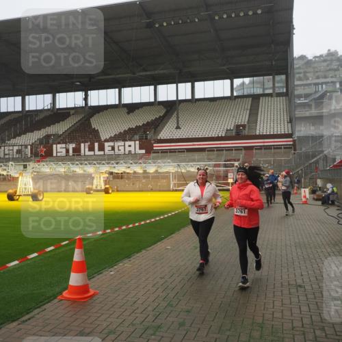 07.12.2025 - St. Pauli X-Mass-Run No. 15 Fabian Wolf http://msf.ph/oto/9392623 07.12.2025 10:11:52 Ziel 670, 1687, 1688, 2906, 2909, 3085, 3761, 3767, 3909, 3932, 3935 meine-sportfotos.de