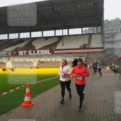 07.12.2025 - St. Pauli X-Mass-Run No. 15 Fabian Wolf http://msf.ph/oto/9392625 07.12.2025 10:11:52 Ziel 670, 1687, 1688, 2906, 2909, 3085, 3761, 3767, 3909, 3932, 3935 meine-sportfotos.de