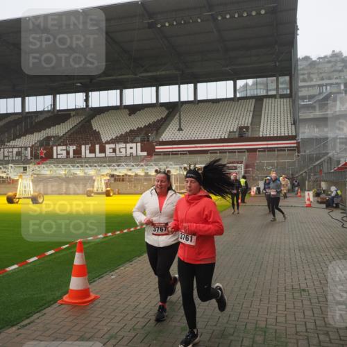 07.12.2025 - St. Pauli X-Mass-Run No. 15 Fabian Wolf http://msf.ph/oto/9392627 07.12.2025 10:11:53 Ziel 670, 756, 1687, 1688, 2906, 3761, 3767, 3909, 3932, 3935 meine-sportfotos.de